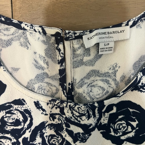 Katherine Barclay Sleeveless Blouse - Picture 3 of 5